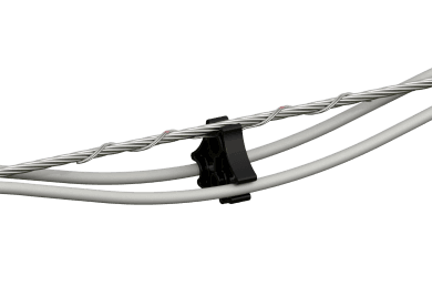 Separador de cables instalado en conductores Triplex